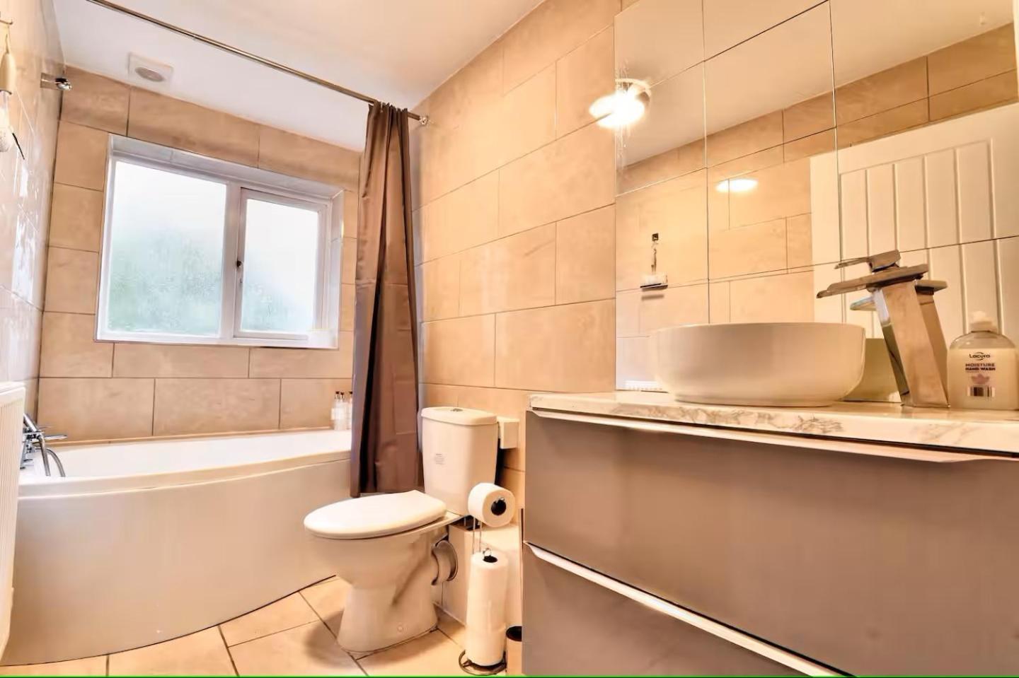 Amazing Beautiful King Size Bedroom 1 - Heybridge  Exterior foto